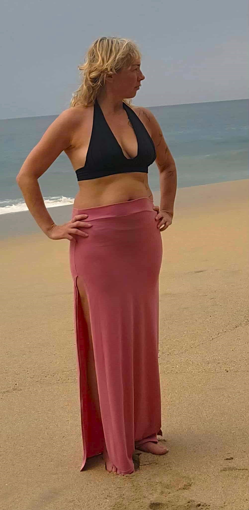 Long skirt with side slits up to mid-thigh